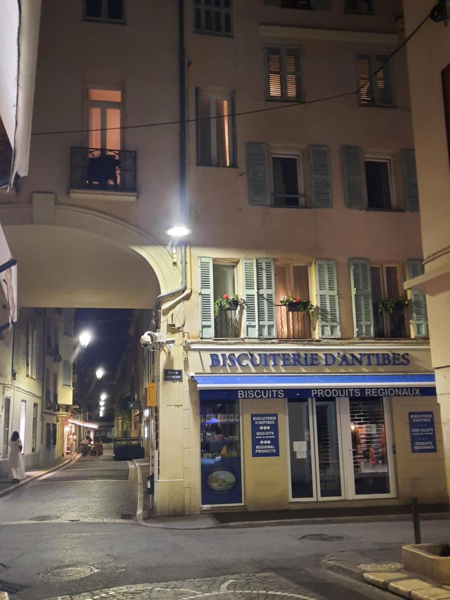 Vieille Ville 1 - Luca'S Apartment, 1 Bedroom, Max 2 Adults And 2 Kids Antibes Bagian luar foto