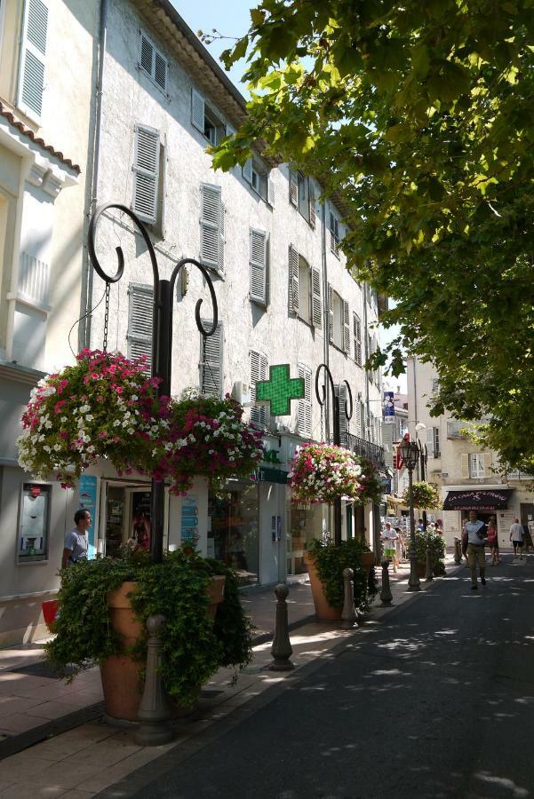 Vieille Ville 1 - Luca'S Apartment, 1 Bedroom, Max 2 Adults And 2 Kids Antibes Bagian luar foto